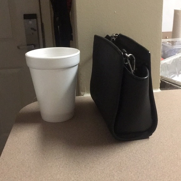 Micheal kors black mini purse - Picture 5 of 6